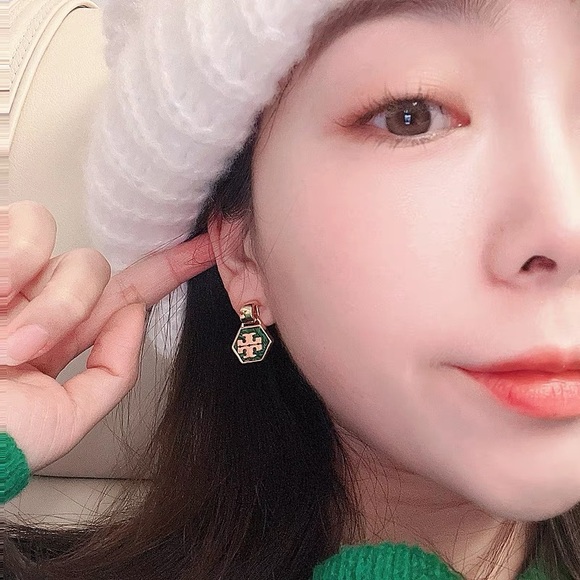 Tory Burch Green Hexagon Logo Drop Earrings - Picture 7 of 9